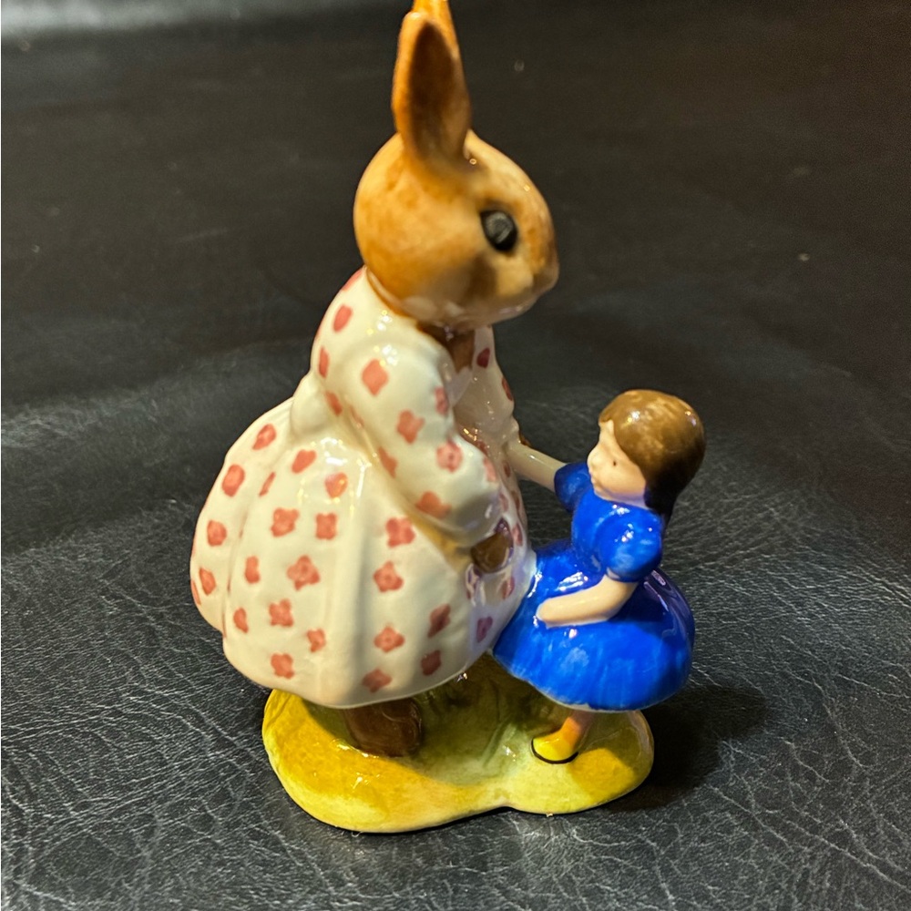 Royal Doulton of England Dollie Bunnykins “Playtime”Figurine 1972 Vintage